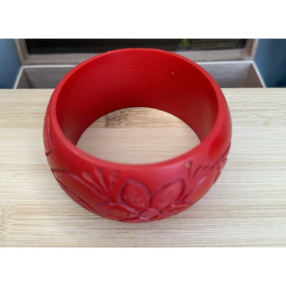 Vintage Costume Jewelry Chinese Cinnabar Floral Design Bangle Bracelet